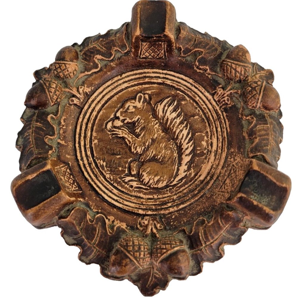 Vintage  Syroco Wood Ashtray Squirrel Acorn Nuts Office Smoke Cigar Parlor Decor
